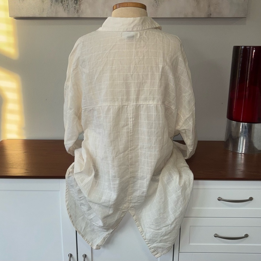 Women’s Off-White Button-Up Shirt - Picture 7 of 8